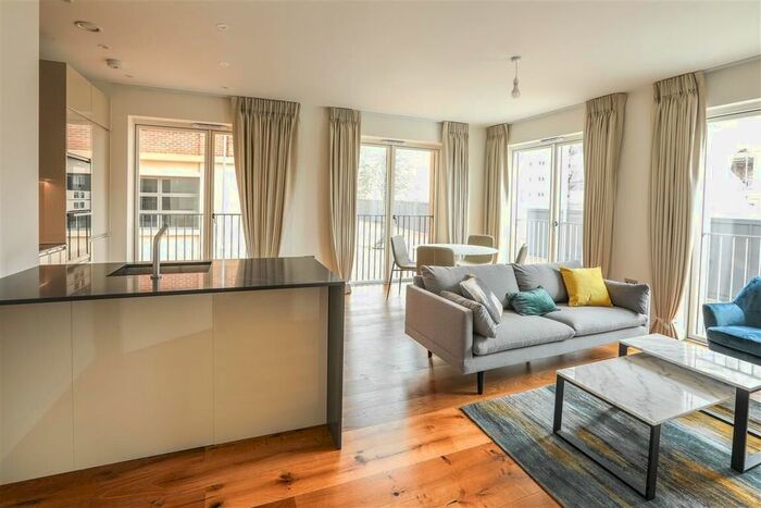 3 Bedroom Flat To Rent In Carpet Street, London, E15