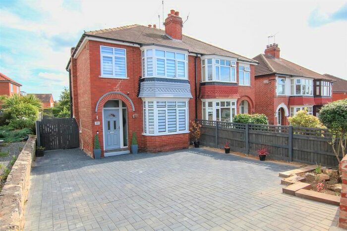 3 Bedroom Semi-Detached House For Sale In Green House Road, Wheatley Hills, Doncaster, DN2