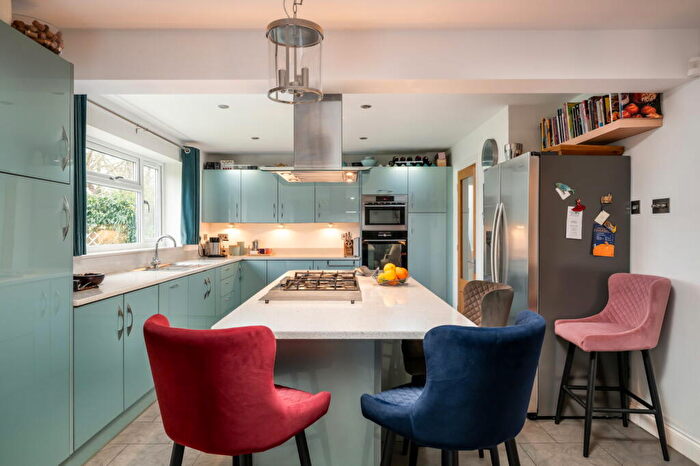 5 Bedroom Detached House For Sale In Croft Meadows, Cheddington, Buckinghamshire, LU7
