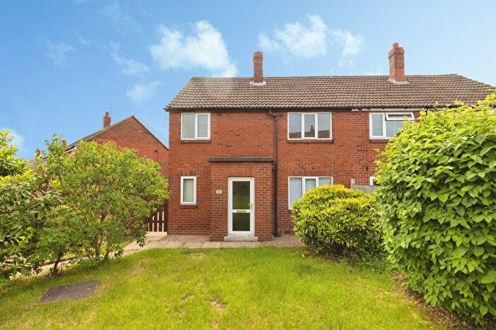 3 Bedroom Semi Detached House For Sale In Manor Close, Rothwell, Leeds, LS26
