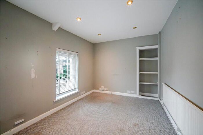 Garage / Parking To Rent In Merthyr Road, Whitchurch, Cardiff, CF14