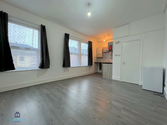 Studio To Rent In Alexandra Road, London, N8