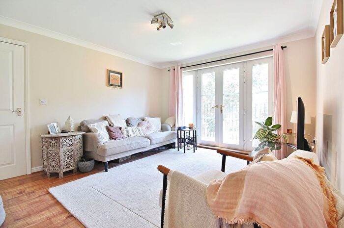 2 Bedroom Flat To Rent In White Lodge Close, Isleworth, TW7