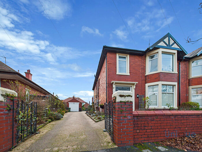 2 Bedroom Apartment For Sale In Chatsworth Road, Lytham St. Annes, Lancashire, FY8