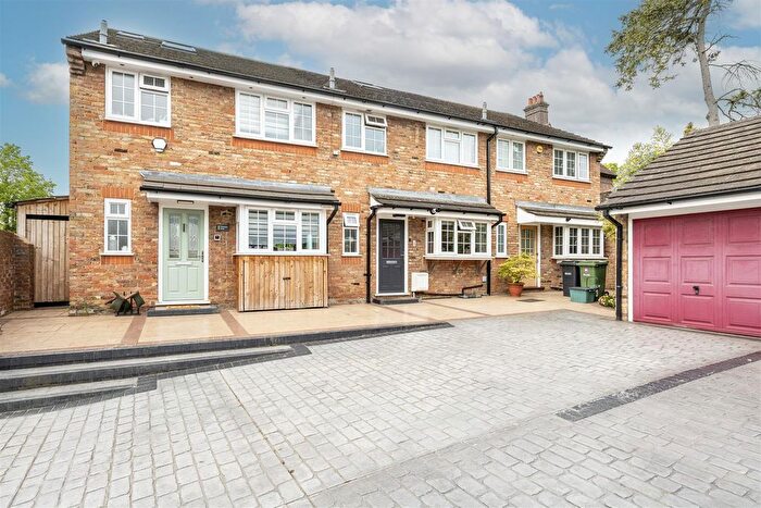 4 Bedroom Terraced House To Rent In Stonecross Close, St. Albans, AL1