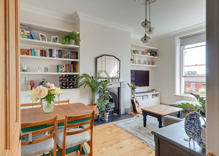 2 Bedroom Flat For Sale In Northbrook Road, Hither Green, SE13