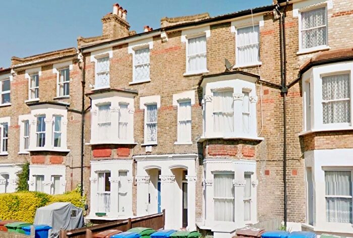 4 Bedroom Flat To Rent In Fenwick Road Peckham Rye, SE15