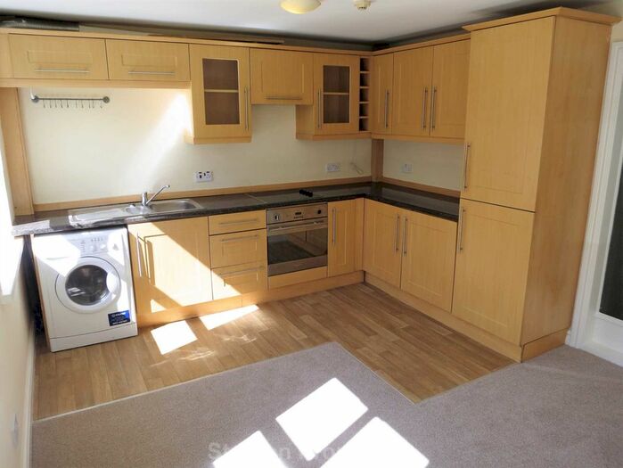 2 Bedroom Flat To Rent In Turncroft Lane, Stockport, SK1