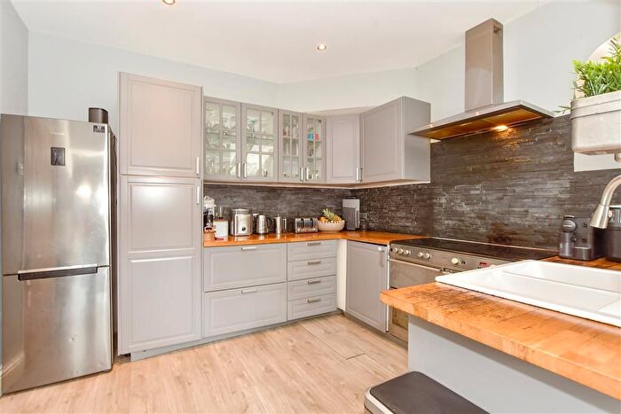 3 Bedroom End Of Terrace House For Sale In Penhale Road, Portsmouth, Hampshire, PO1