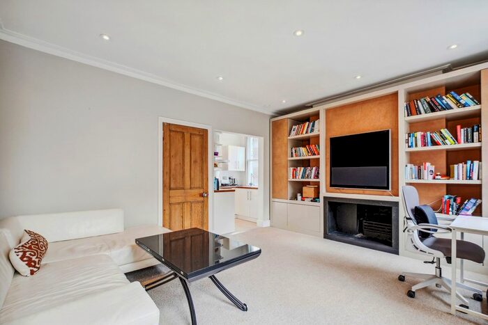 2 Bedroom Flat To Rent In Grosvenor Road, Pimlico, SW1V