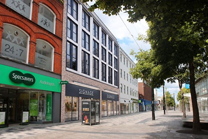 1 Bedroom Flat To Rent In High Street, Slough, SL1