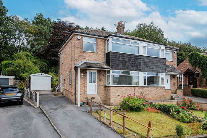 3 Bedroom Semi-Detached House For Sale In Banksfield Crescent, Yeadon, Leeds, West Yorkshire, LS19