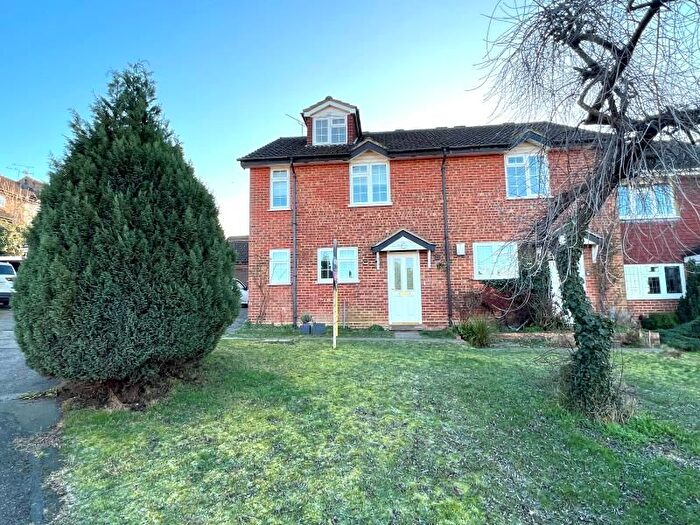 4 Bedroom Semi-Detached House To Rent In Foxglove Gardens, Guildford, GU4