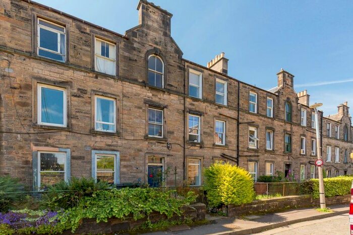 2 Bedroom Flat To Rent In Richmond Terrace, Edinburgh, EH11