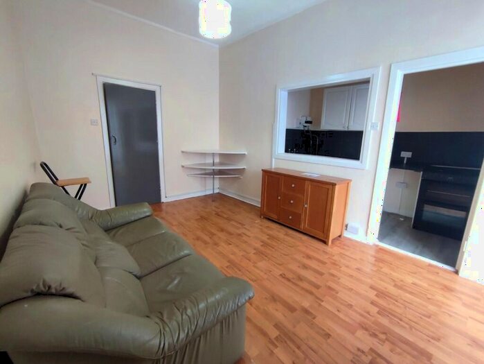 1 Bedroom Flat To Rent In Partridge Road, Cardiff(City), CF24