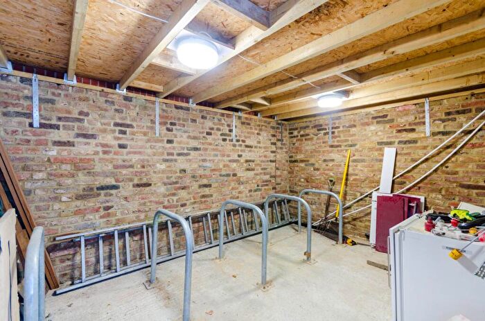 2 Bedroom Flat To Rent In Berrylands Road, Surbiton, KT5