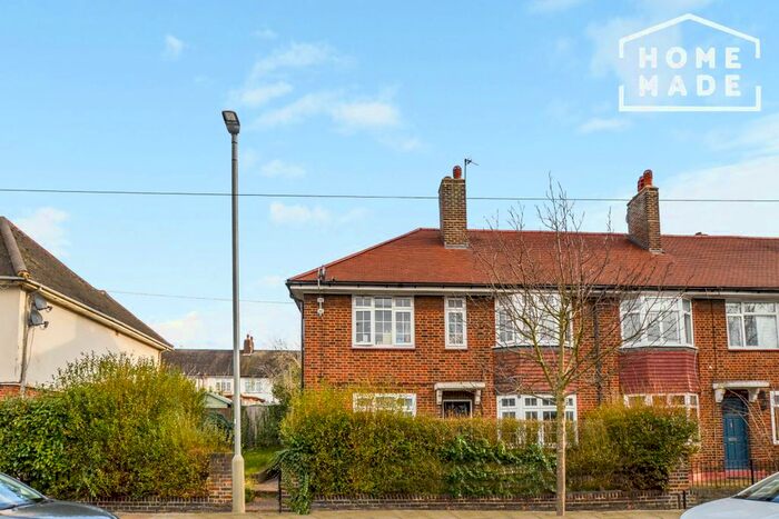 2 Bedroom End Of Terrace House To Rent In Godley Road, London SW18