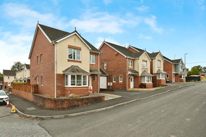 4 Bedroom Detached House For Sale In Parc Fferws, Ammanford, SA18