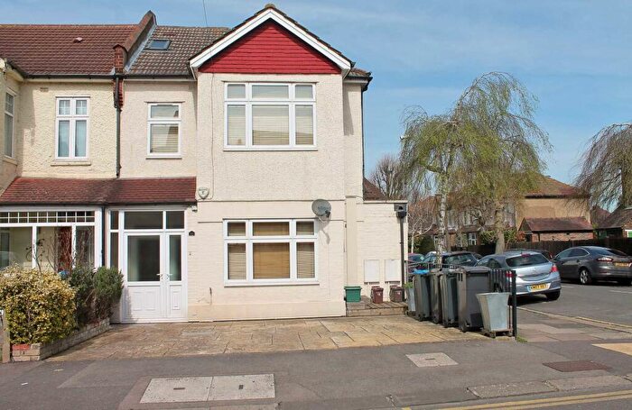 3 Bedroom Maisonette To Rent In Alric Avenue, New Malden, KT3