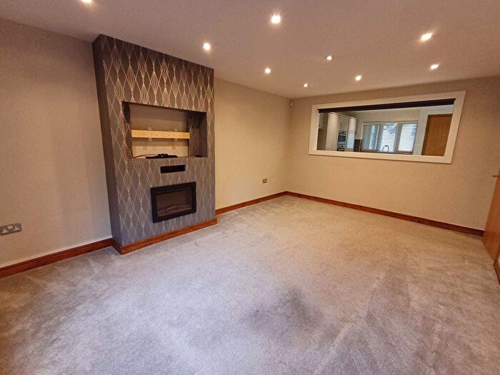 2 Bedroom Apartment To Rent In Hunters Lodge, W/s, SK9