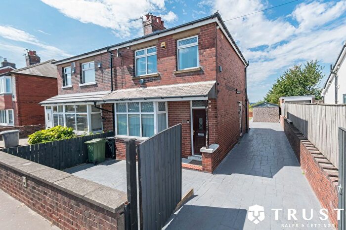 3 Bedroom Semi-Detached House To Rent In Leeds Road, Dewsbury, WF12