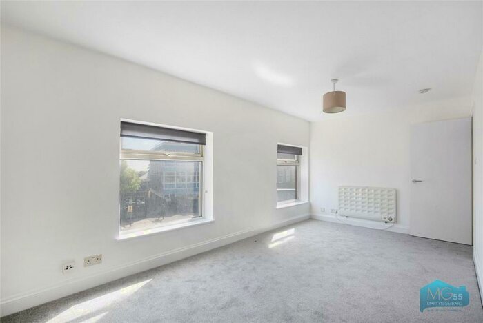 Apartment To Rent In High Street, High Barnet, London, EN5