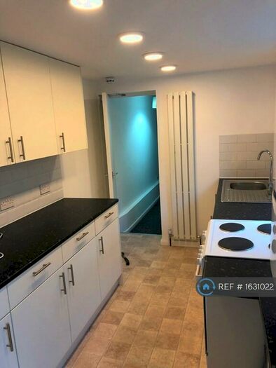 2 Bedroom Flat To Rent In Chatham, Chatham, ME5