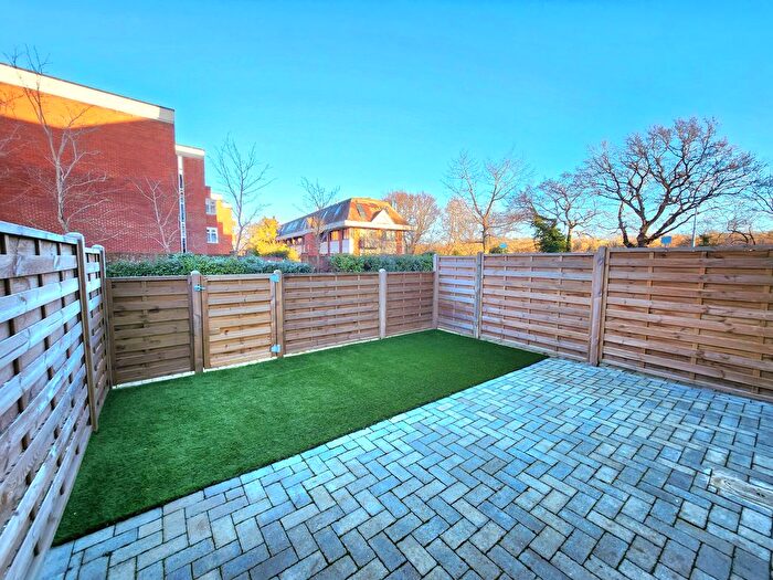 1 Bedroom Flat To Rent In Challenge Court, Leatherhead, KT22