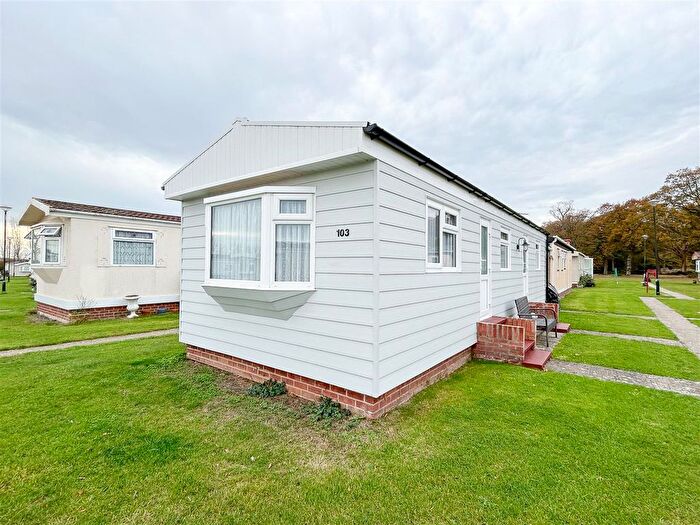 1 Bedroom Park Home For Sale In St. Osyth Road, Little Clacton, Clacton-On-Sea, CO16