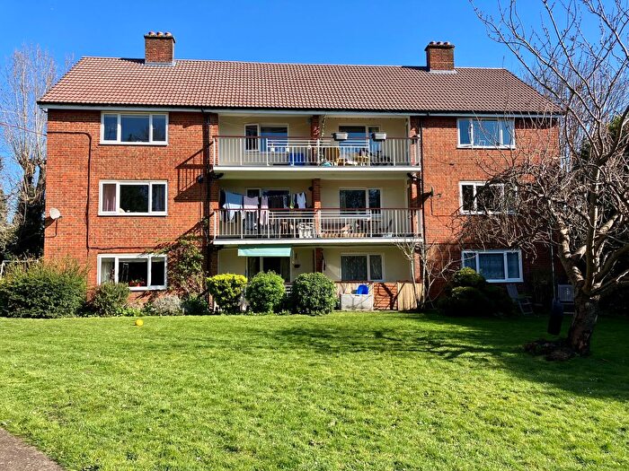 2 Bedroom Flat To Rent In Hall Place Close, St.Albans, AL1