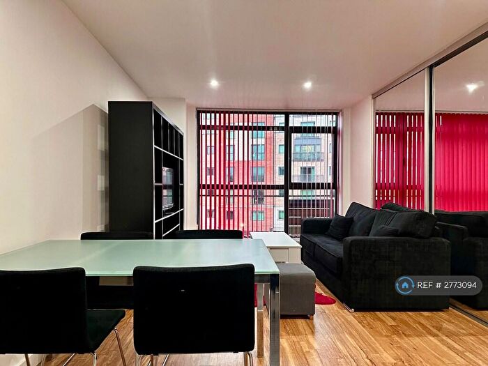 2 Bedroom Flat To Rent In Trinity Edge, Salford, M3