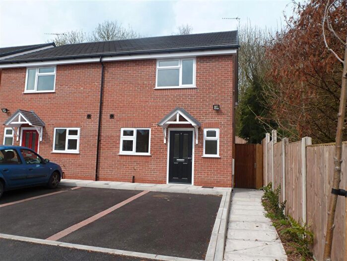 3 Bedroom Semi Detached House To Rent In Doublet Close, Main Road, DE55