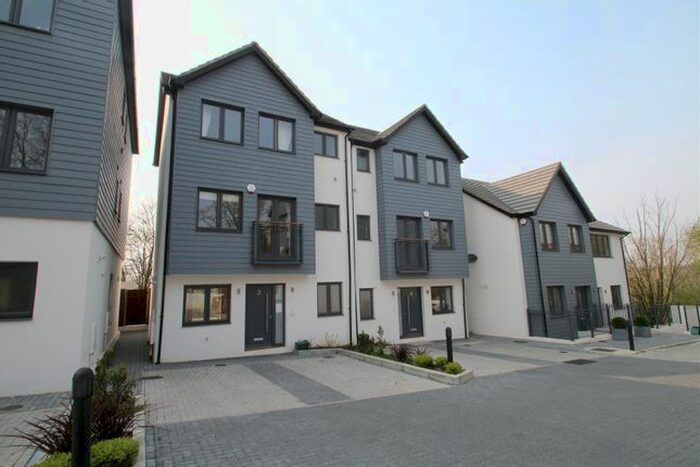 4 Bedroom Semi-Detached House To Rent In Park View Rise, Hemel Hempstead, HP2