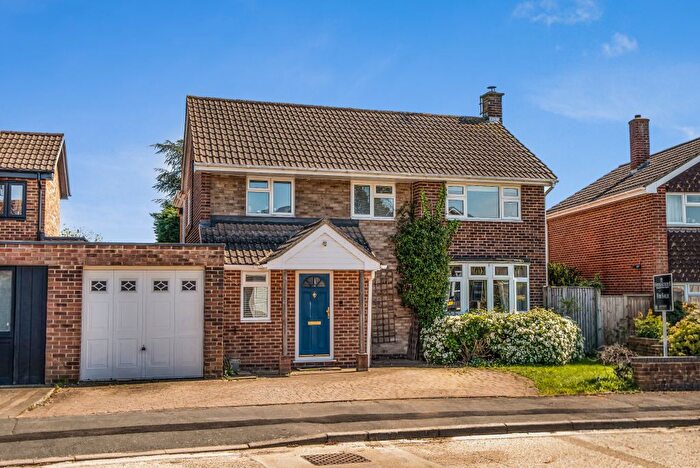 4 Bedroom Detached House For Sale In Gosden Road, West End, Woking, GU24