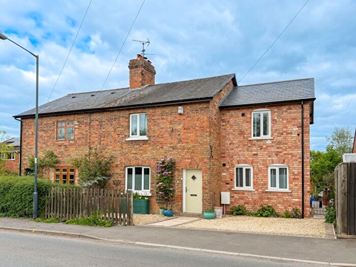 3 Bedroom Semi-Detached House For Sale In Station Road, Bishops Itchington, CV47