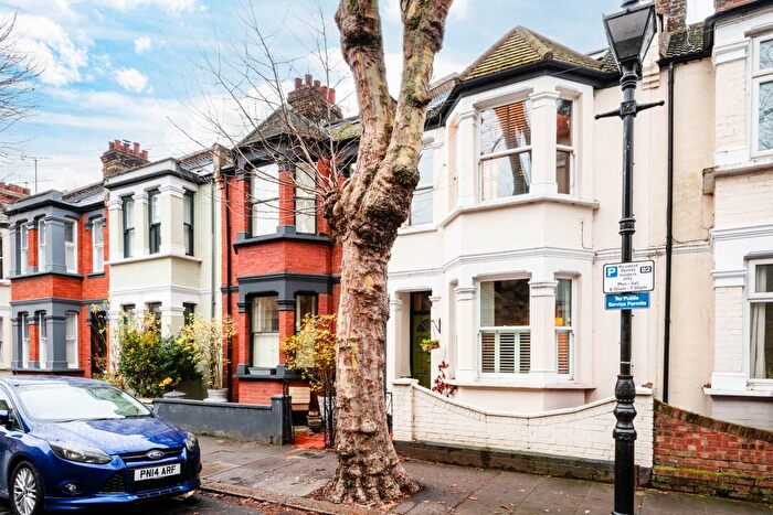 3 Bedroom Detached House For Sale In Wrexham Road, E3