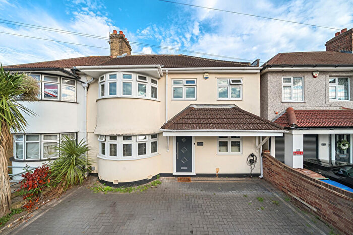4 Bedroom Semi-Detached House For Sale In Gipsy Road, Welling, DA16
