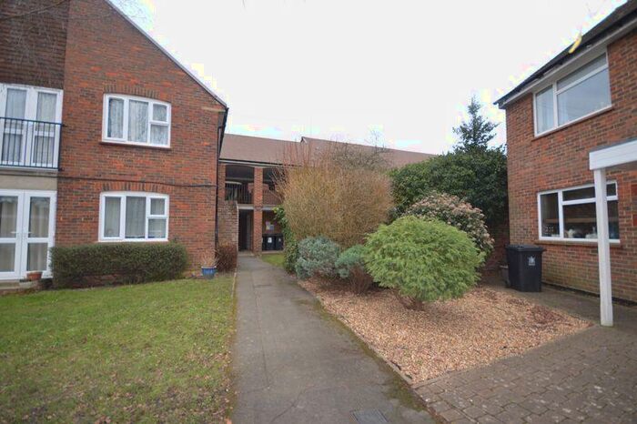 1 Bedroom Flat To Rent In Yew Tree Close, Beaconsfield, HP9