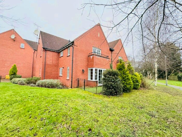 2 Bedroom Flat To Rent In Foxley Drive, Catherine-De-Barnes, B91