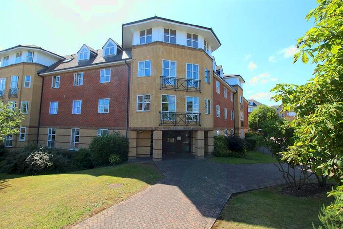 1 Bedroom Flat To Rent In Gatcombe Court, Dexter Close, St Albans, Herts AL1