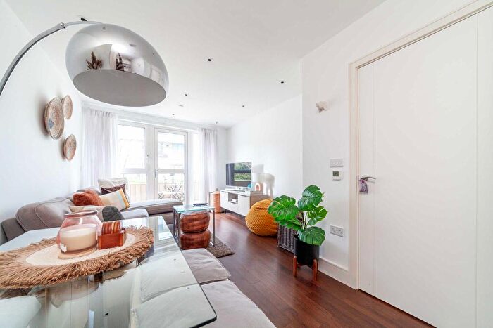 1 Bedroom Flat To Rent In Queensland Road, London, N7