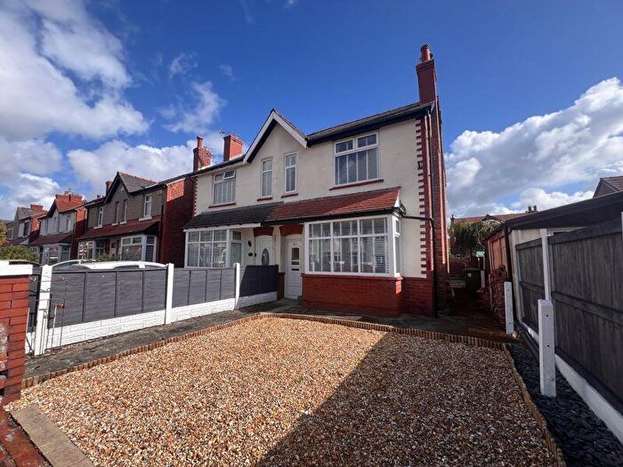 3 Bedroom Semi-Detached House To Rent In Golf Open - Gladstone Road, Southport - Sleeps, PR9