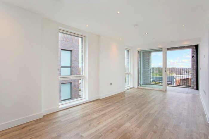 3 Bedroom Apartment To Rent In Murdoch Court, Rookwood Way, London, E3