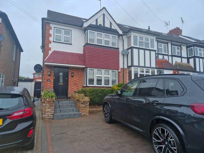 4 Bedroom House To Rent In Buckhurst Hill, IG9