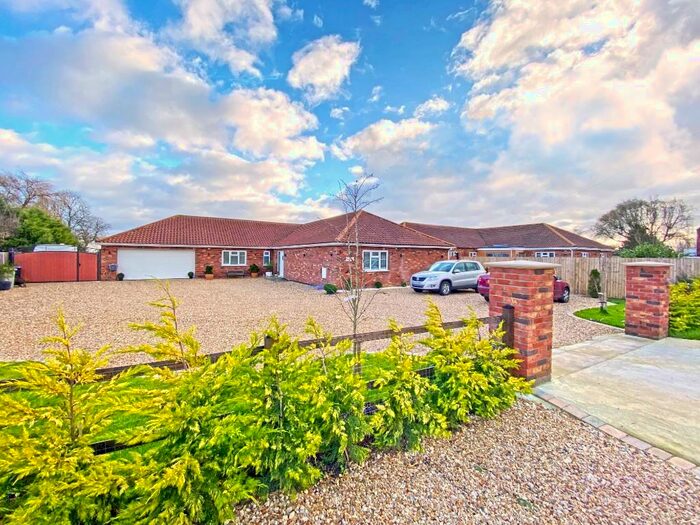 4 Bedroom Detached Bungalow For Sale In Main Road, Keal Cotes, PE23