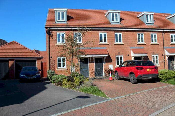 3 Bedroom Terraced House To Rent In Barn Owl Way, Didcot, OX11
