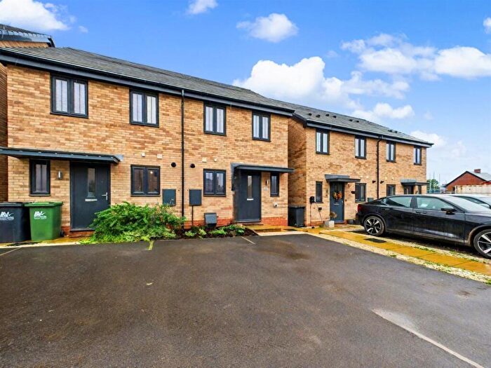2 Bedroom House To Rent In Orangery Drive, Allestree, Derby, DE22