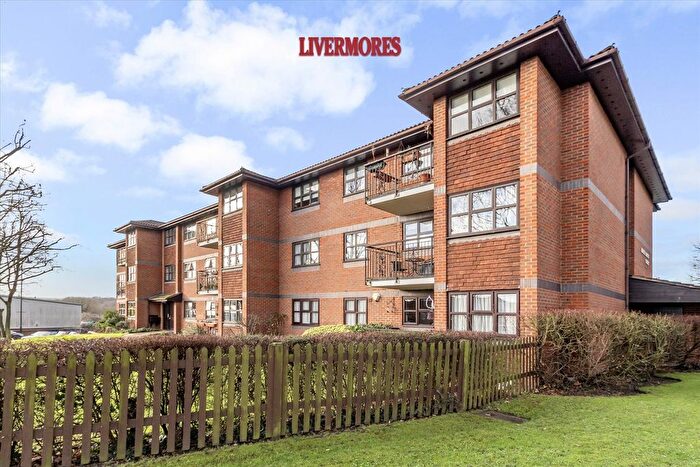 2 Bedroom Flat For Sale In London Road, Crayford, Dartford, DA1