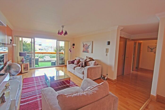 2 Bedroom Apartment To Rent In Lock Approach, Port Solent, PO6