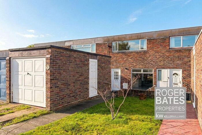 3 Bedroom Terraced House For Sale In Wickham Place, Kingswood, Basildon, SS16